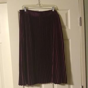 Modcloth Pleated A-line midi skirt